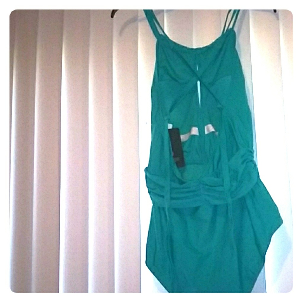 One piece swimsuit - Picture 2 of 5